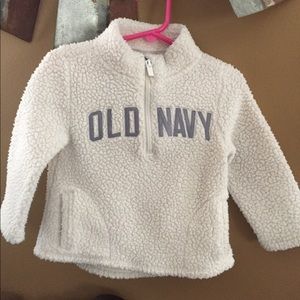Child’s 2t white fluffy half zip pullover.